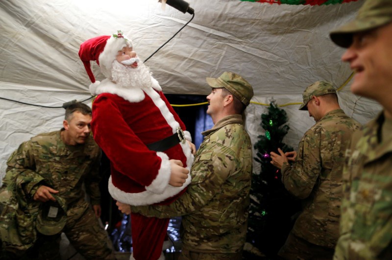 ما أشبه الليلة بالبارحة..جنود أمريكيون يحتفلون بعيد الميلاد في العراق مجددا